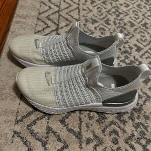 Nike Women's React Phantom Run Flyknit 2 Running Shoe